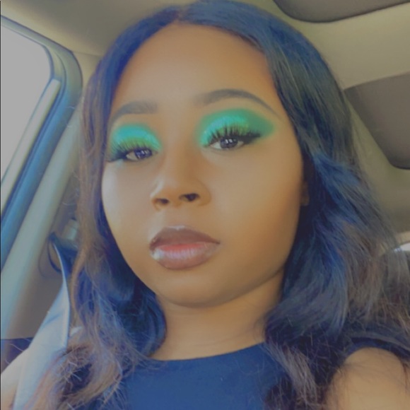 Meet your Posher, Danielle - Picture 1 of 1